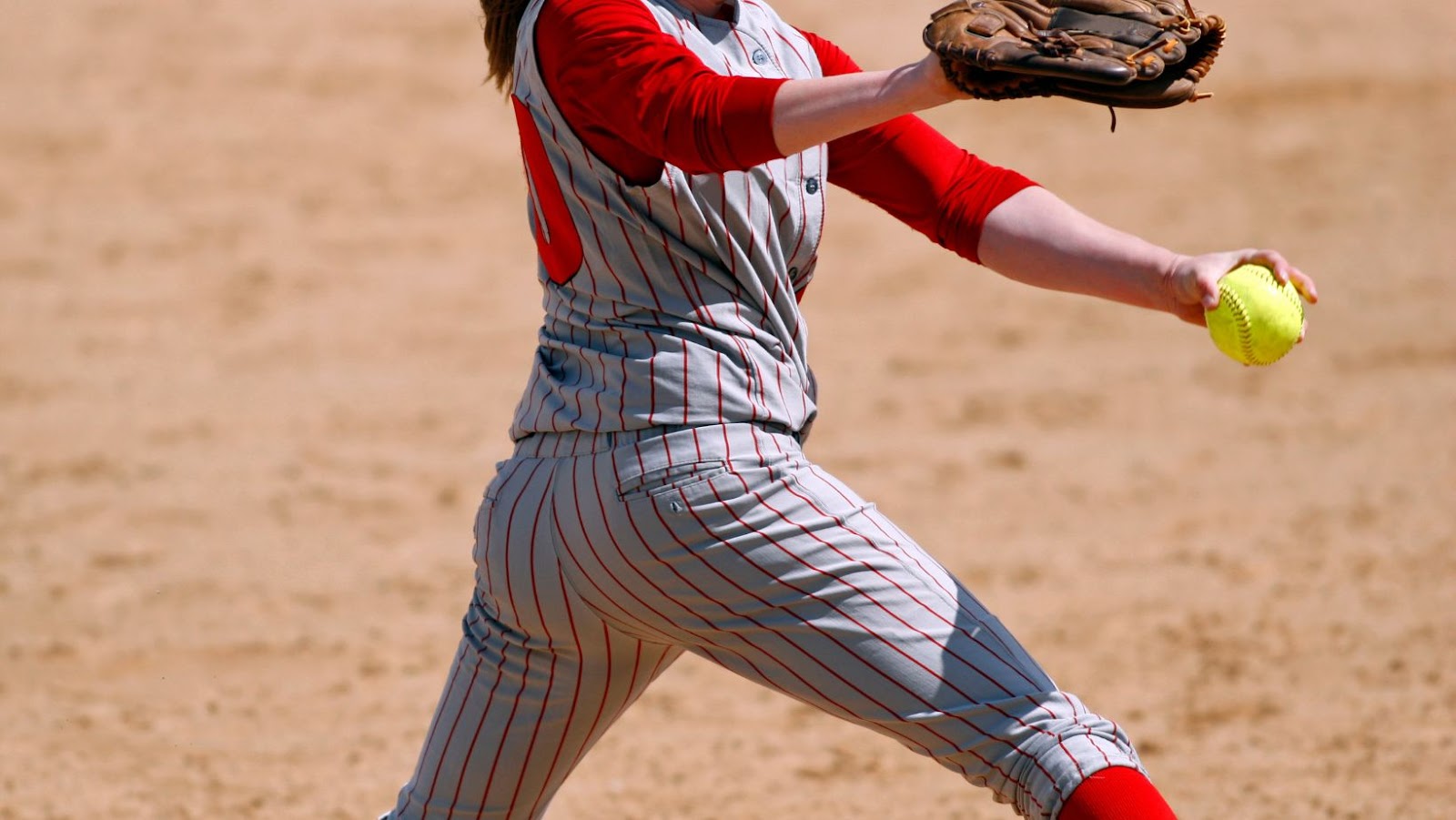Learn about the fastest female pitcher