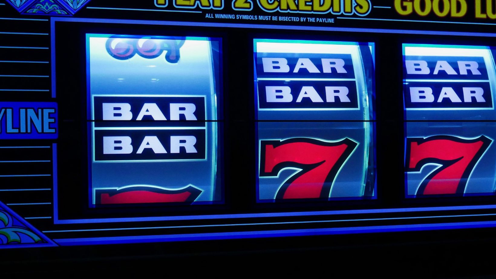 Slots vs. Table Games: Where to Find the Coolest Bonuses in Canada