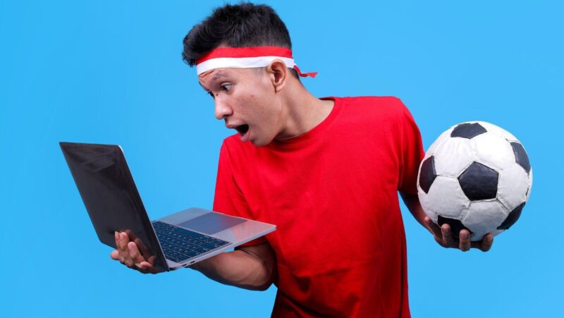 data-driven sports fans, online sports experience, sports fan engagement, sports analytics online, digital sports community, sports technology trends, interactive sports platforms, sports marketing digital, fan experience innovation, sports data insights